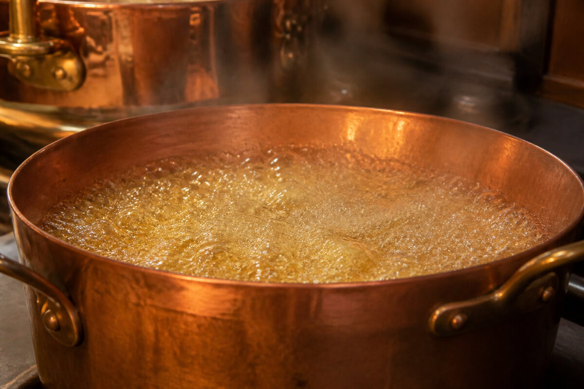 Caramel à sec ou avec eau : le match des méthodes