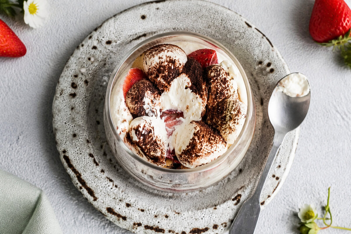 Le tiramisu aux fraises et sa crème nuageuse 🍓